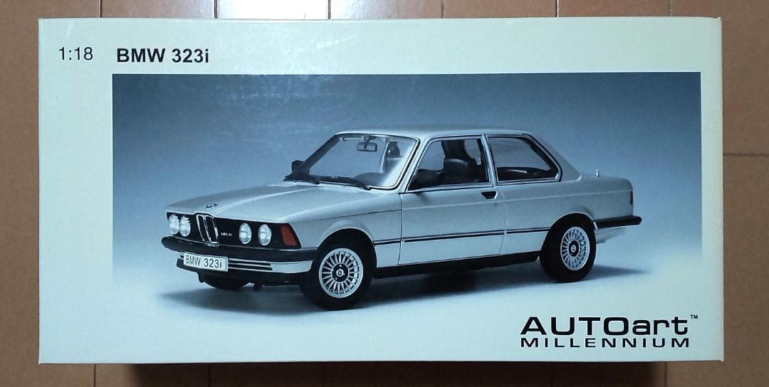 1/18　ミニカー　AUTOart オートアート　 323i