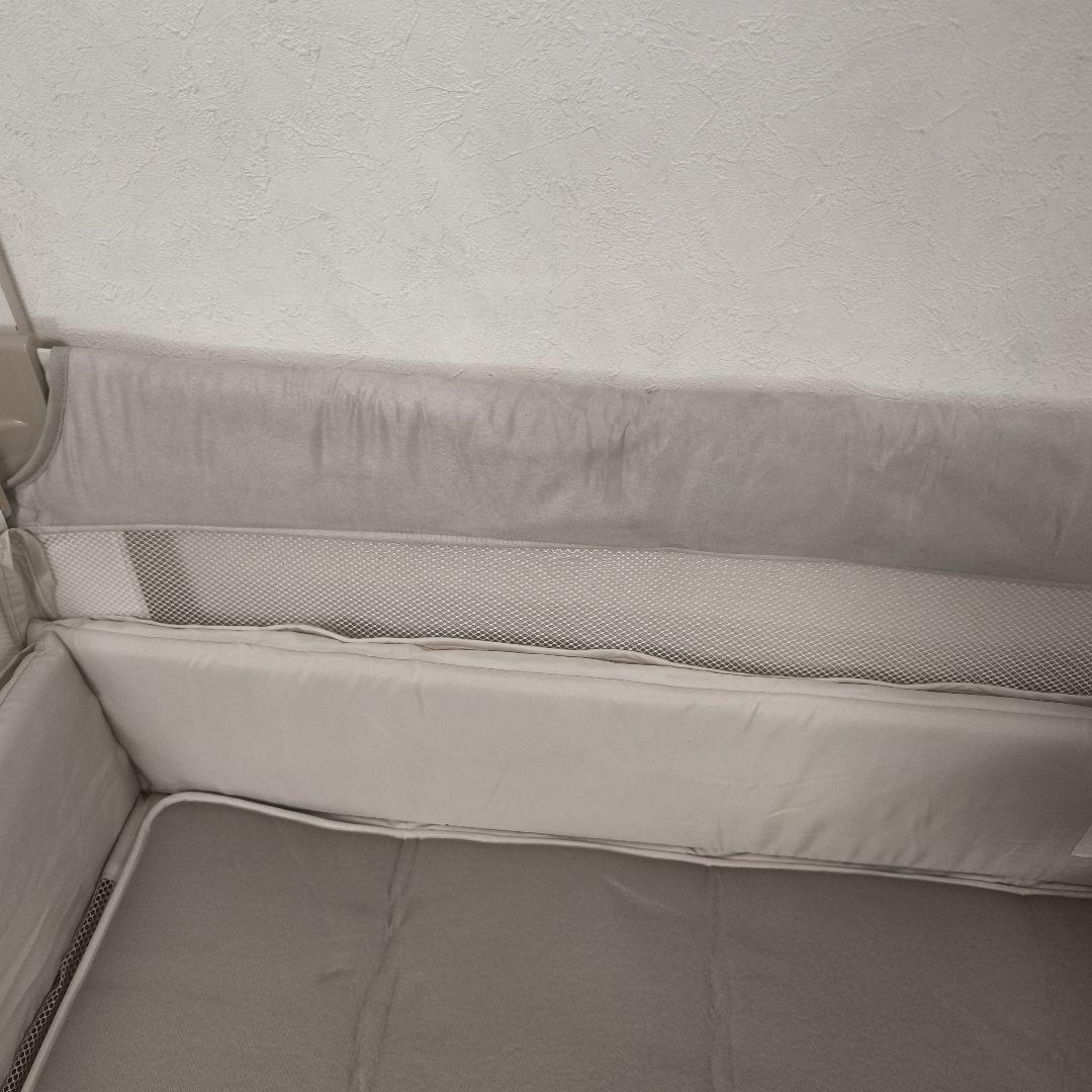 アップリカ ココネルエアープラスAB ベビーベッド　ホワイトベージュ