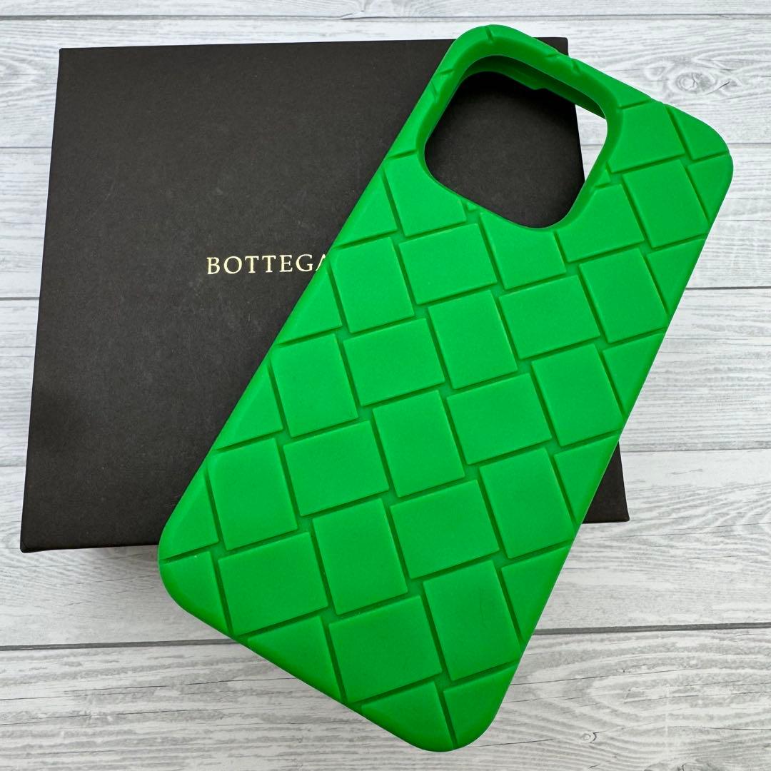 【極美品】ボッテガヴェネタ iPhone16 pro ケース イントレチャート