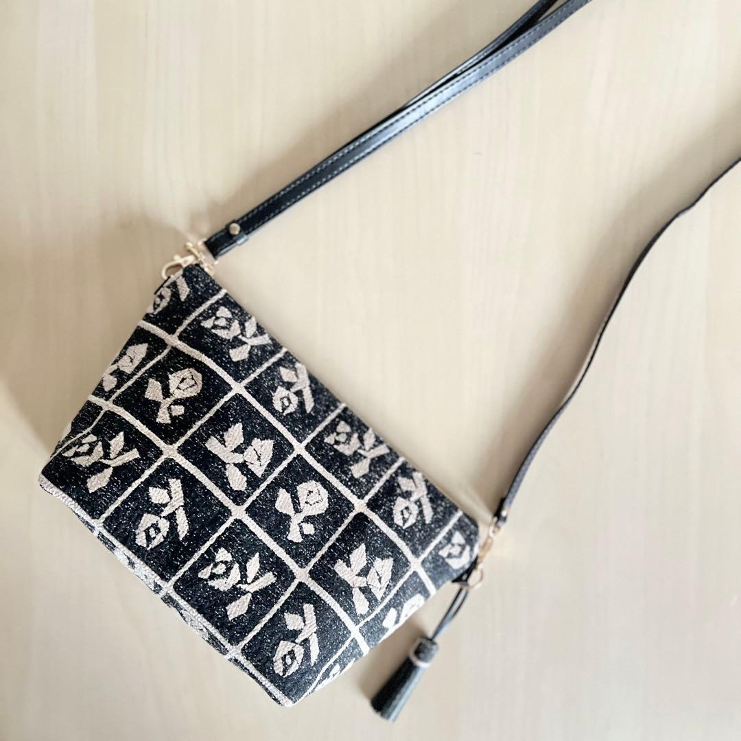 Lulu small beigeショルダーバッグMB510-081