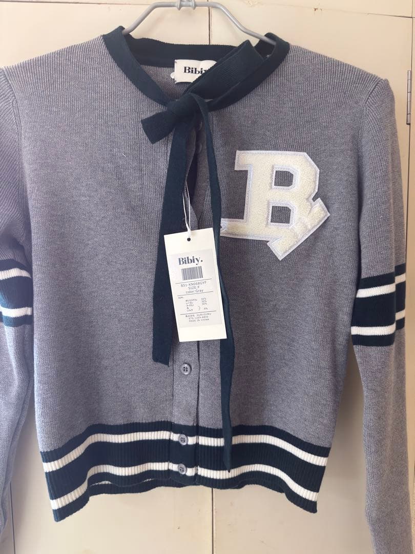 bibiy正規品大人気ロゴ リボン付きカーディガン グレー