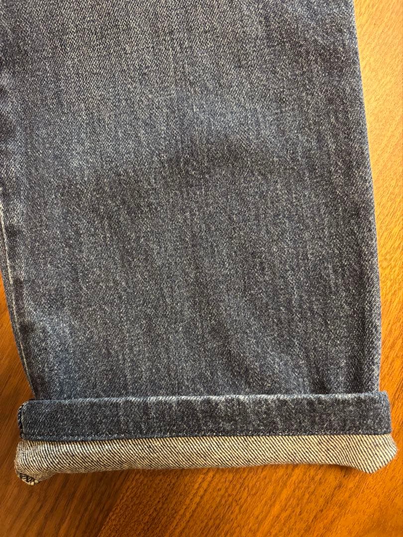 ロータスポーツのデニム スラックス