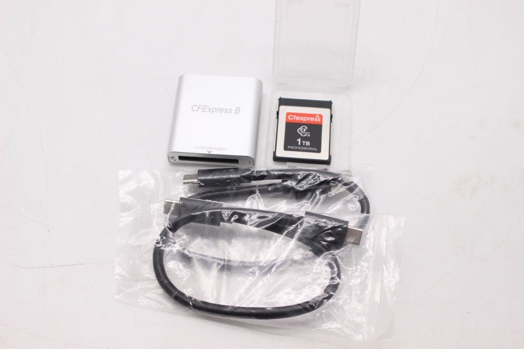 1TB CFexpress Type B 8K 6K 4K録画 カードリーダー