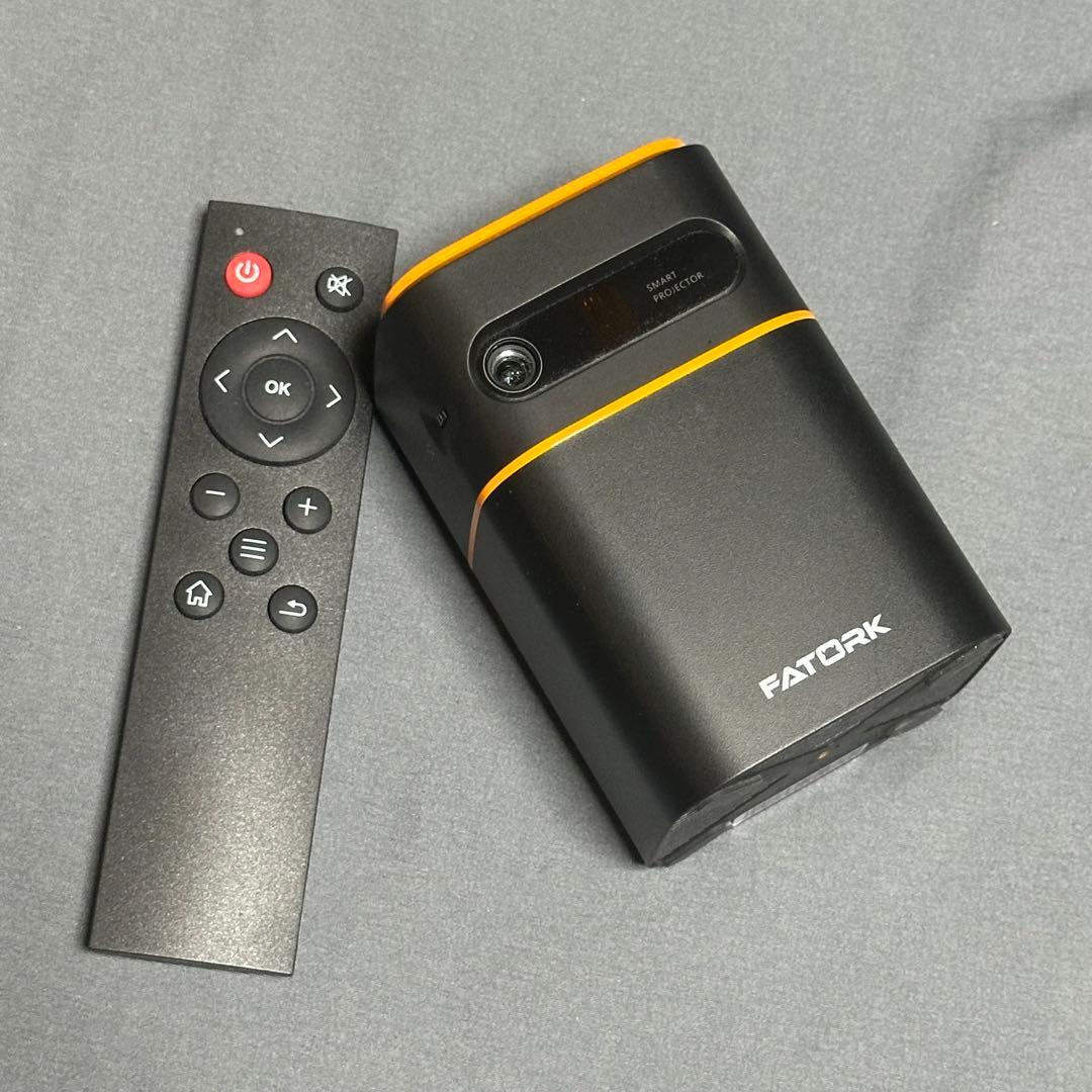 プロジェクターFATORK 5G 小型　スマホ対応 天井 三脚 ほぼ未使用