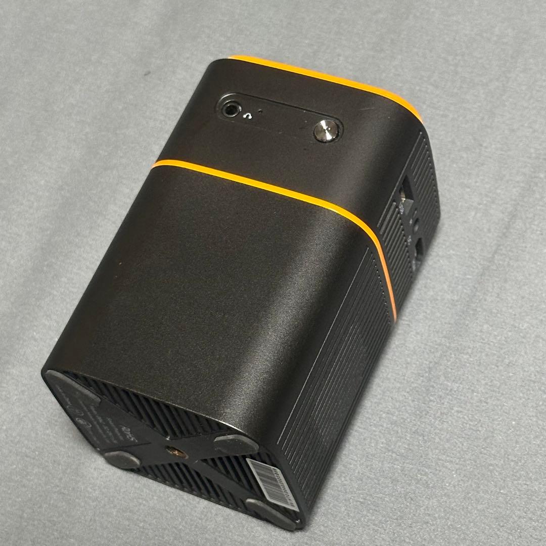 プロジェクターFATORK 5G 小型　スマホ対応 天井 三脚 ほぼ未使用