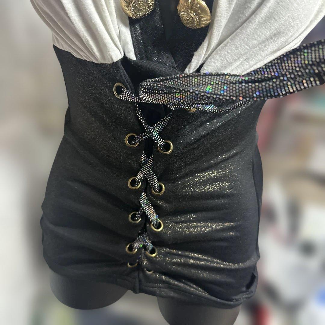 d.i.a 個性的‼️光沢のあるタイトフィットTシャツ