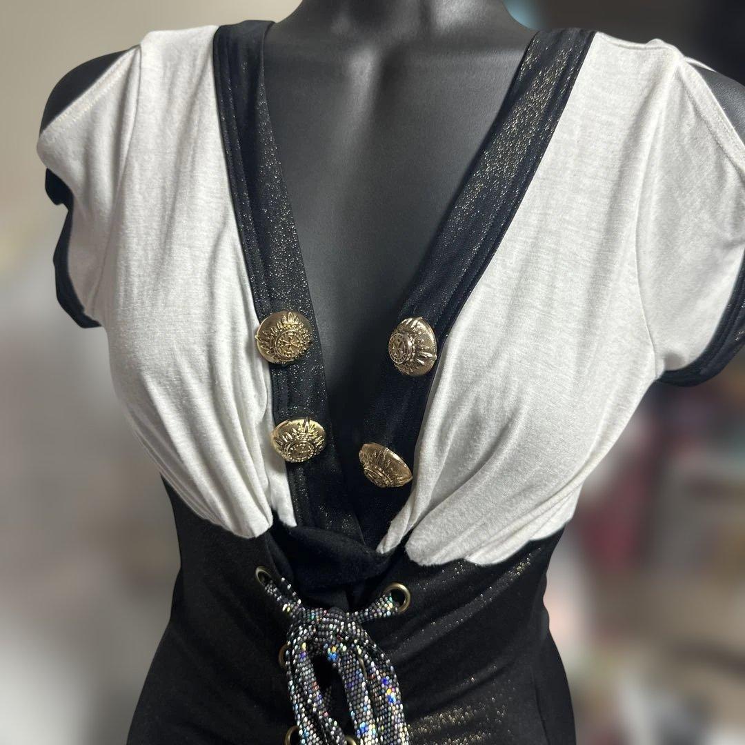 d.i.a 個性的‼️光沢のあるタイトフィットTシャツ