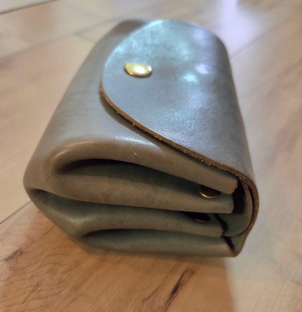 HERZの限定色アイビーグレイのふっくらフォルムの小銭入れL