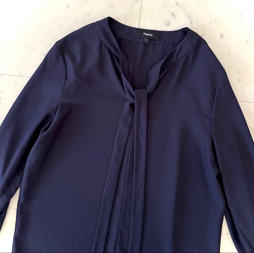 美品 セオリー ボウタイブラウス ネイビー 洗える S とろみブラウス 濃紺
