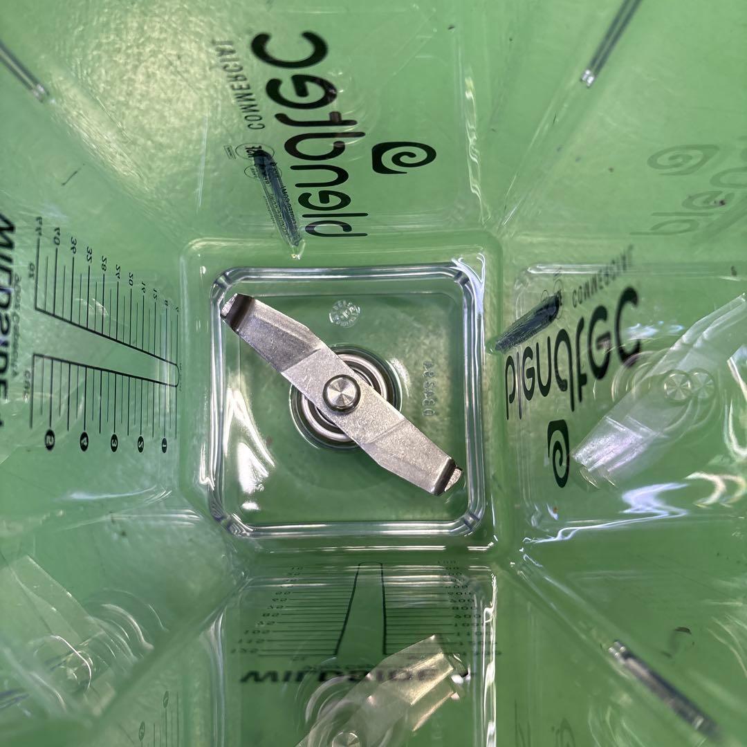 ブレンドテック　フタ付き　新品　blendtec