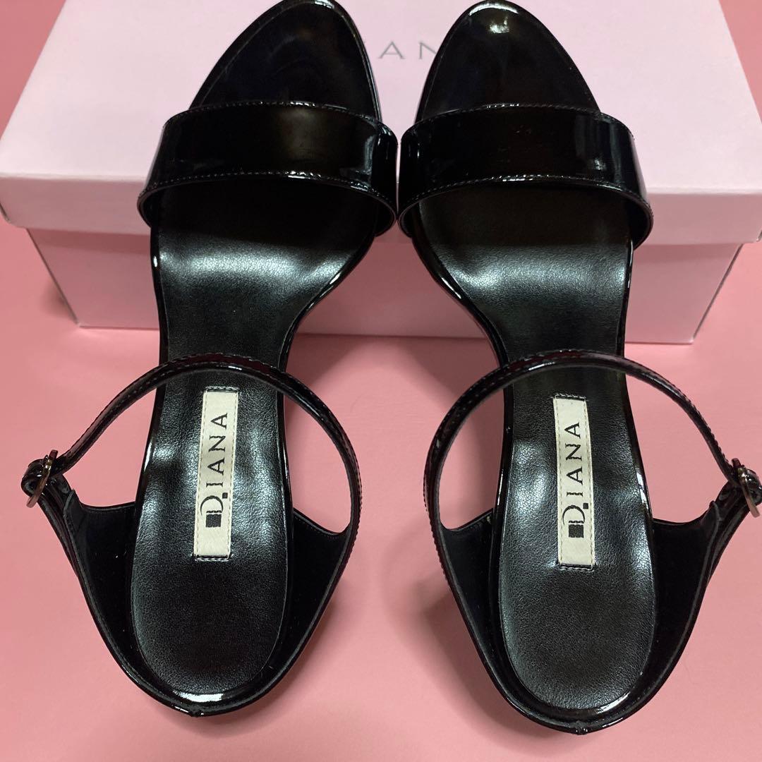 ダイアナ　ストラップ付きサンダル