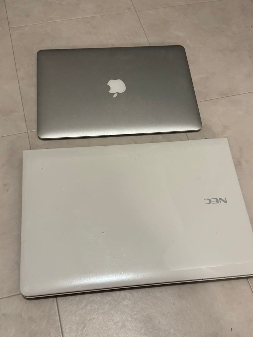 Apple MacBook Air ／ NEC Windows PC