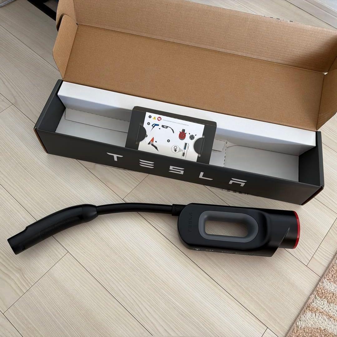 新品未使用品TESLA CHAdeMOアダプター純正品