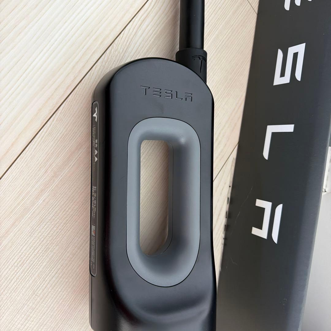 新品未使用品TESLA CHAdeMOアダプター純正品