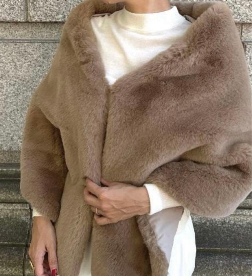 【JENNE】 リッチボリュームファーケープ ベージュ　ほぼ未使用　キャメル