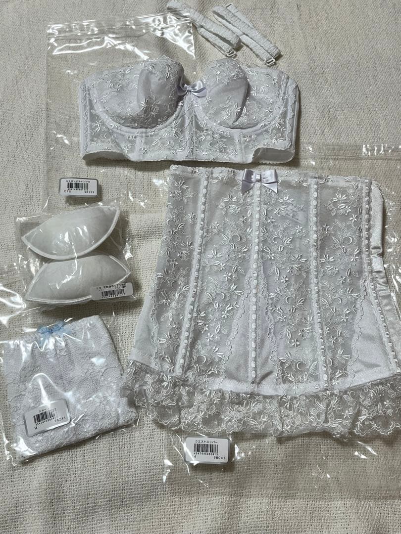 セモア ブライダルインナー C70 / 64 / M