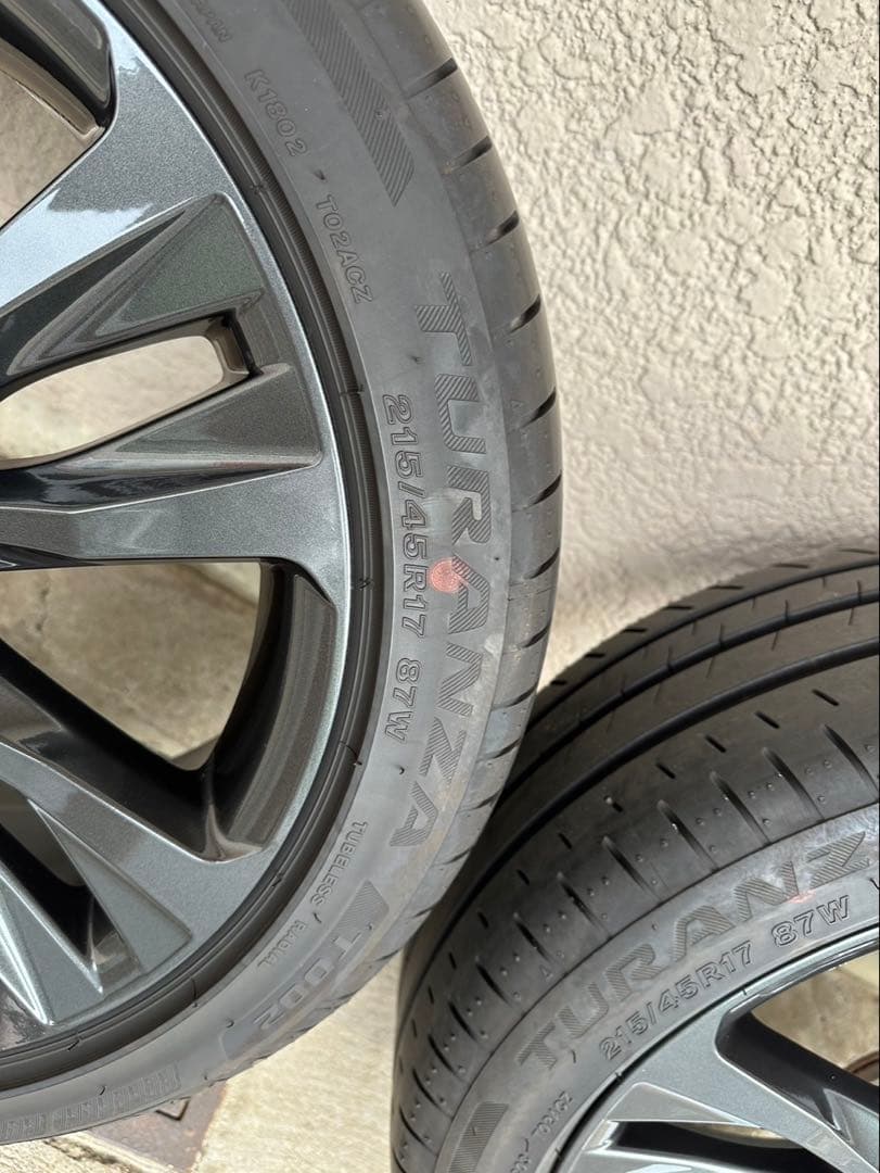 カローラツーリンクノーマルタイヤホイール付き美品