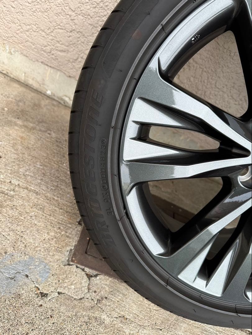 カローラツーリンクノーマルタイヤホイール付き美品