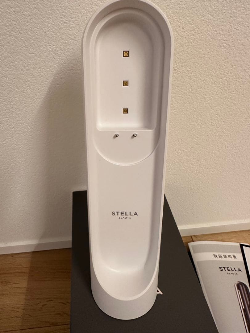 〈美品〉STELLA BEAUTE 美顔器 ホワイト