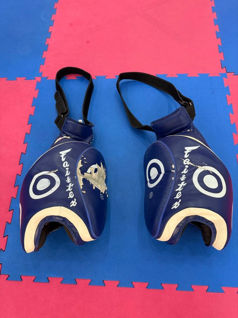 Fairtex ローキックパッド 青 ムエタイ キックボクシング 左右セット