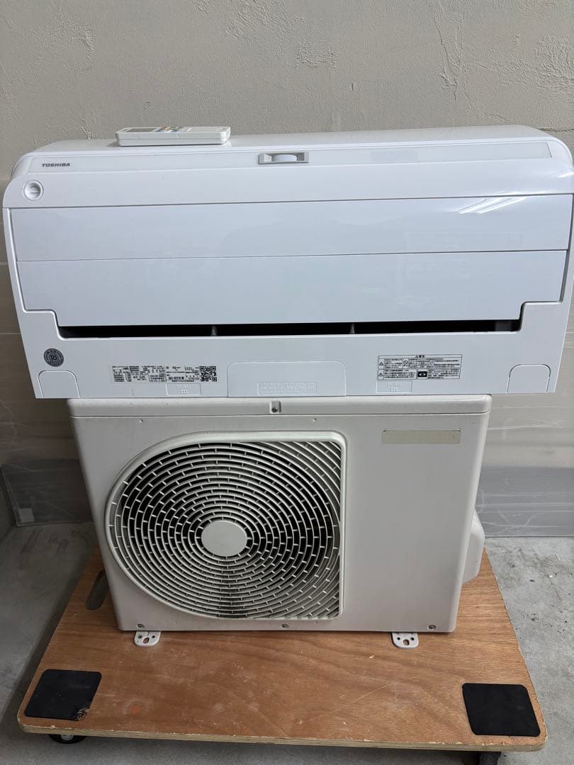 取付込☆福岡 東芝 エアコン 6畳用 RAS-H221R お掃除機能付き 中古