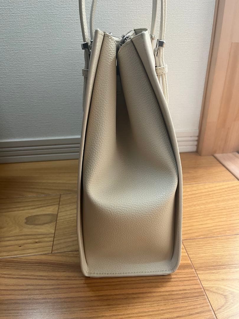 CHARLES & KEITH クラシックダブルハンドルトートバッグ　ベージュ