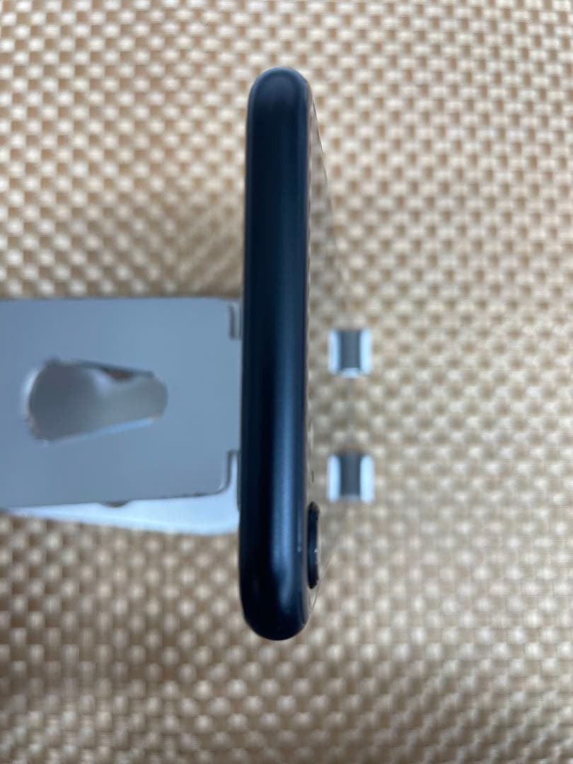 iPhone SE第3世代 64 GBミッドナイトSIMフリー【9909】
