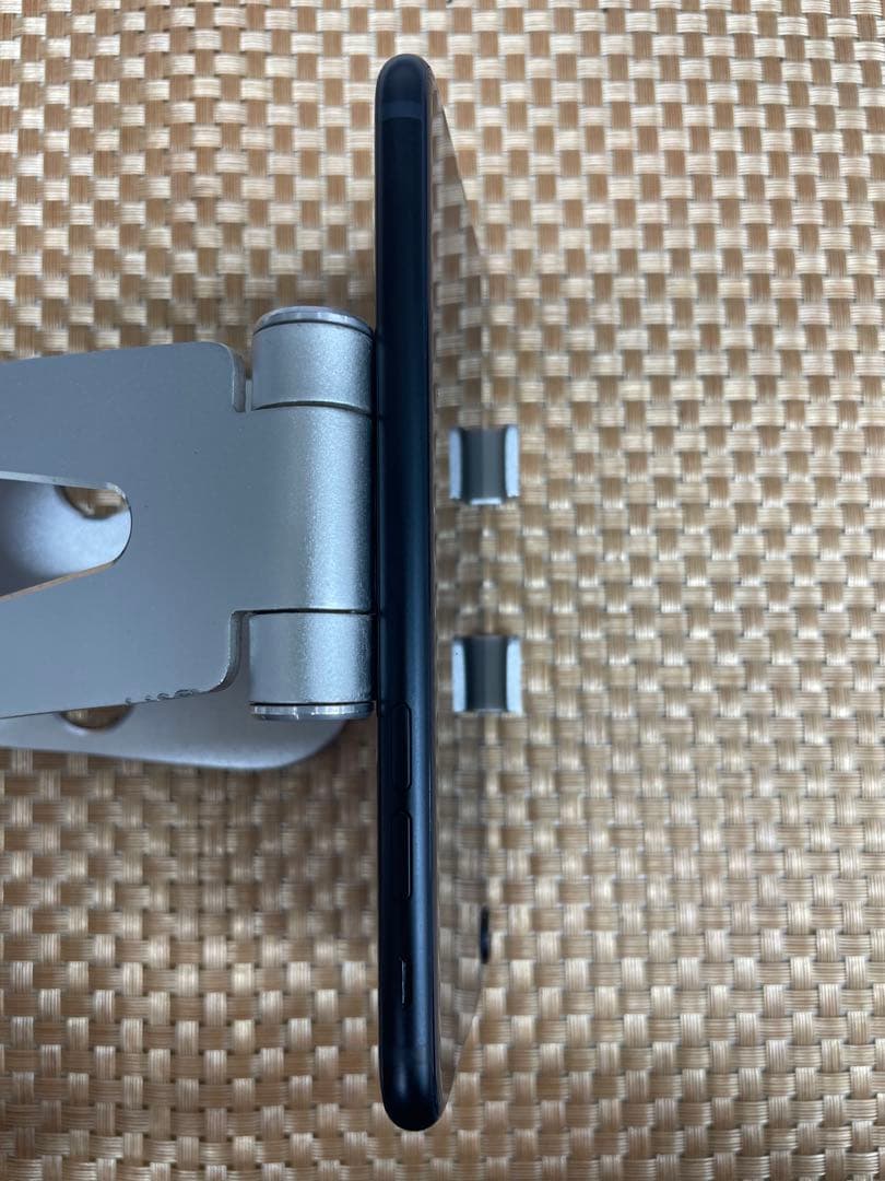 iPhone SE第3世代 64 GBミッドナイトSIMフリー【9909】