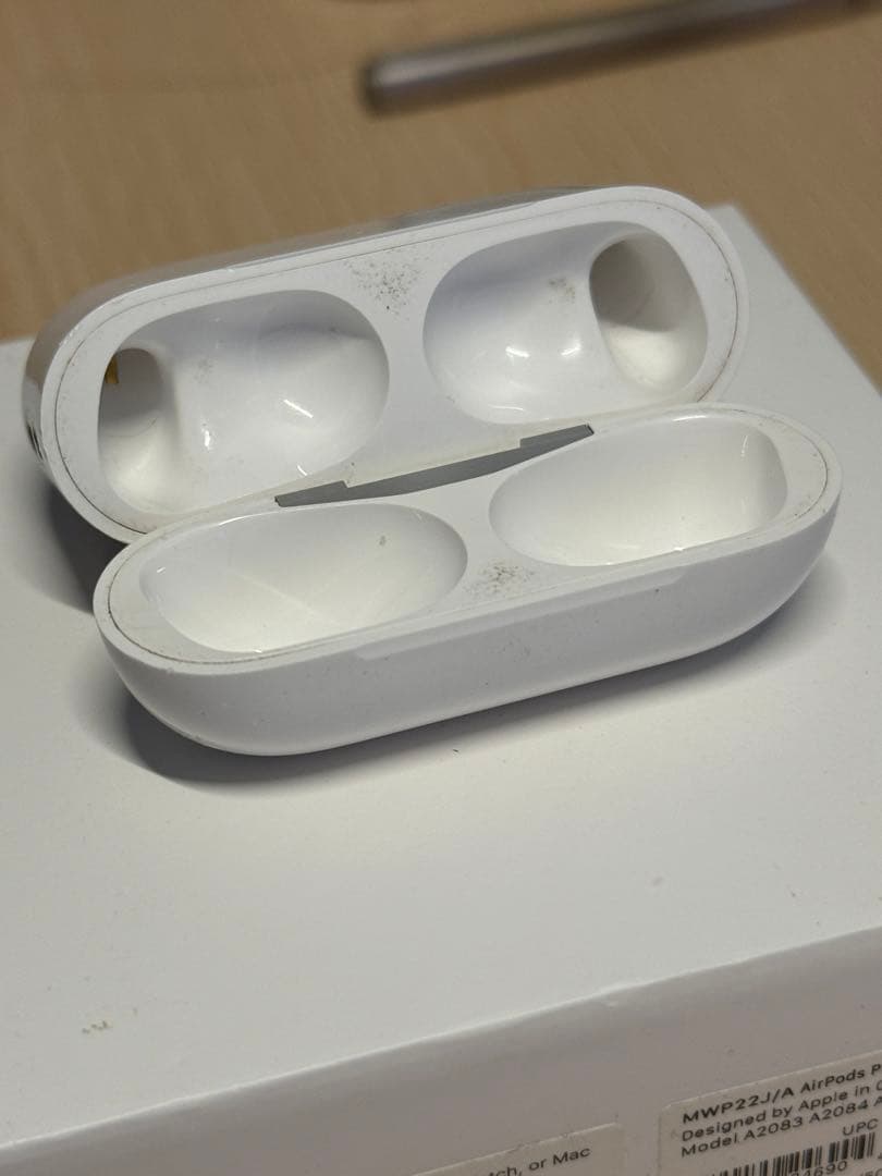 AirPods Pro 第2世代 lightning 本体と充電ケースと箱のみ