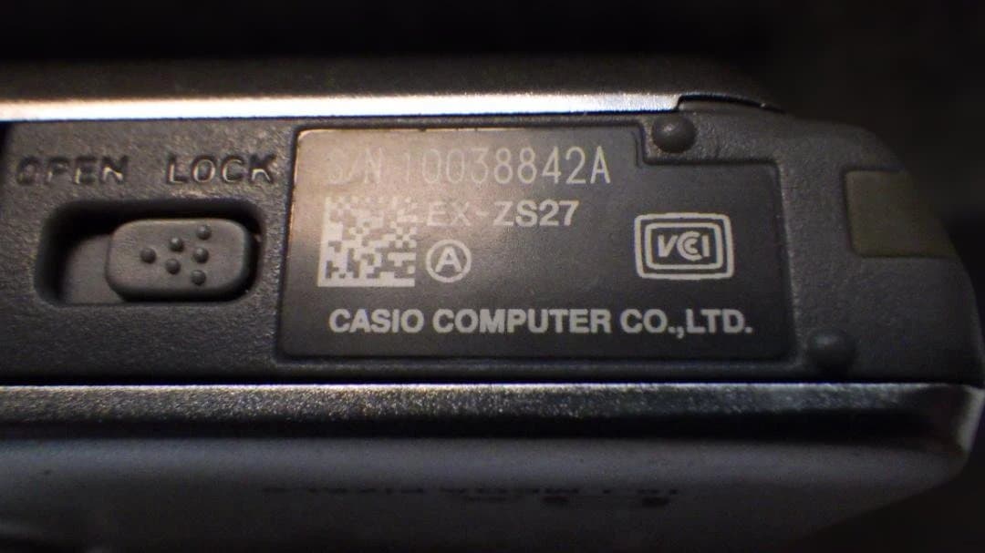 CASIO EX-ZS27 カシオ　コンパクトデジタルカメラ