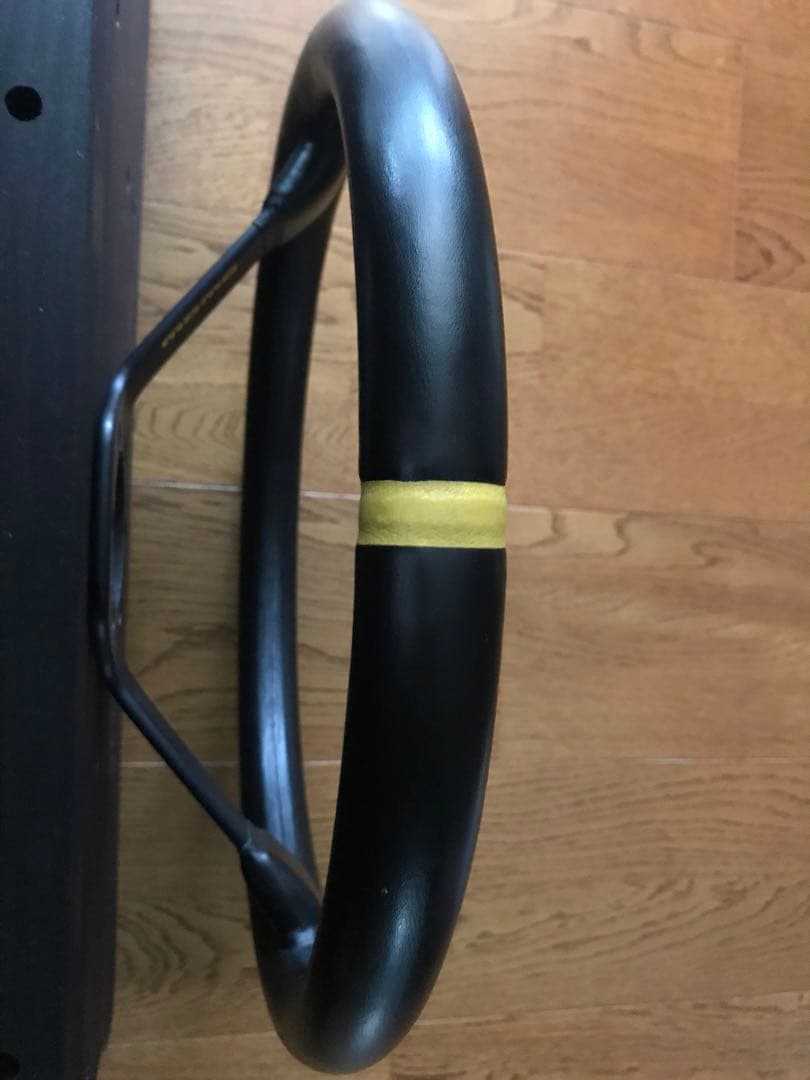 momo ステアリングホイール 黒