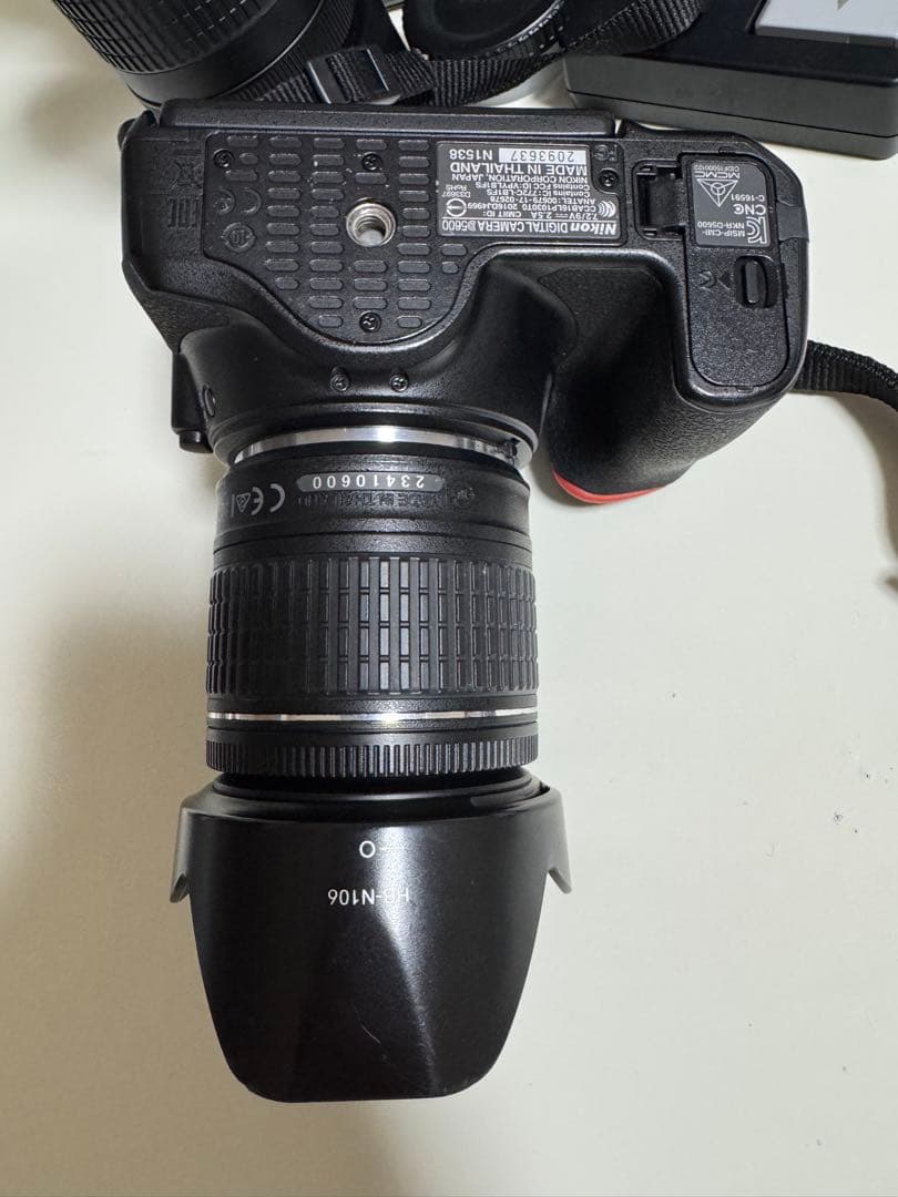 Nikon D5600 デジタル一眼レフカメラ 望遠レンズ付き