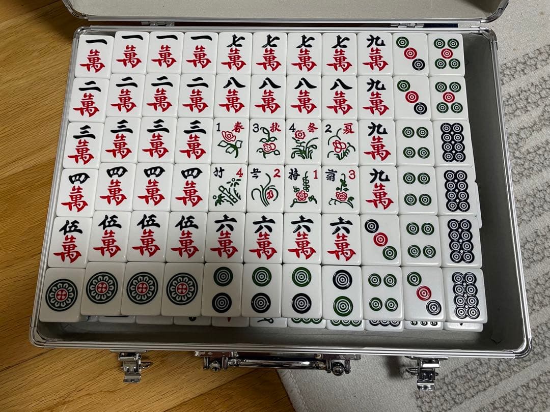 ドラえもん麻雀牌（レーザー彫刻) 専用ケース付き　144個　大きな麻雀44mm