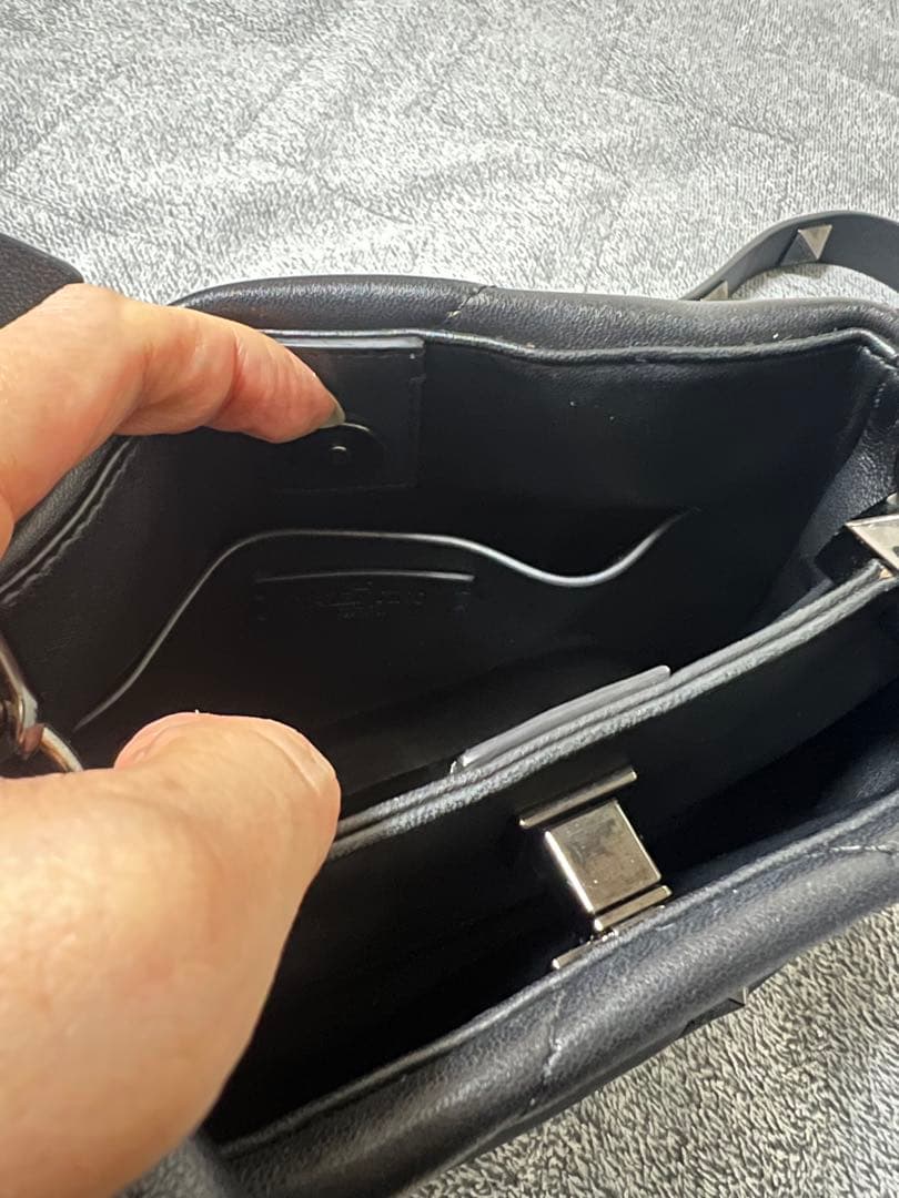 出品1/23まで・値下げ不可・VALENTINO ローマンスタッズ ハンドバッグ