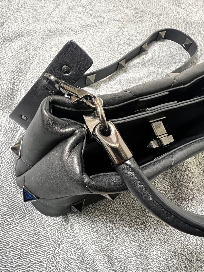 出品1/23まで・値下げ不可・VALENTINO ローマンスタッズ ハンドバッグ