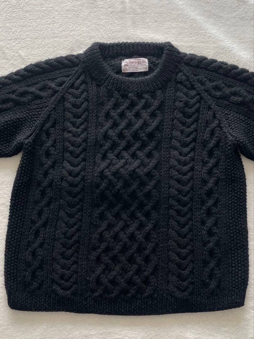 Inverallan ブラック ケーブルニットセーター