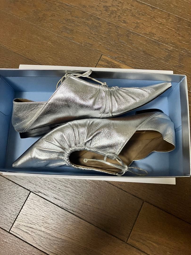 MIDORI UEEDA×GRISEレザーポインテッドギャザーバブーシュ