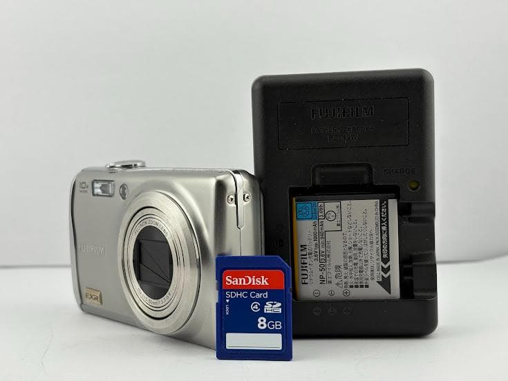 ★美品★ フジフィルム FinePix F70EXR ★バッテリー、充電器付★