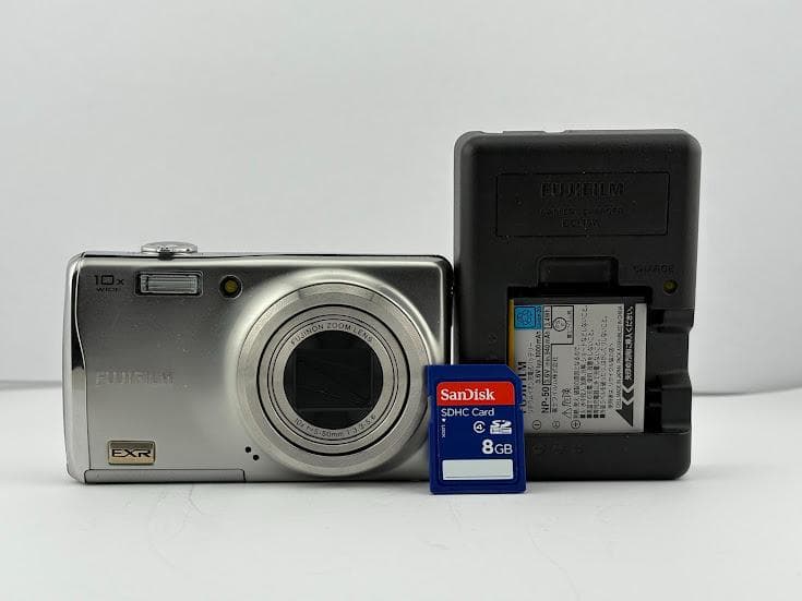 ★美品★ フジフィルム FinePix F70EXR ★バッテリー、充電器付★