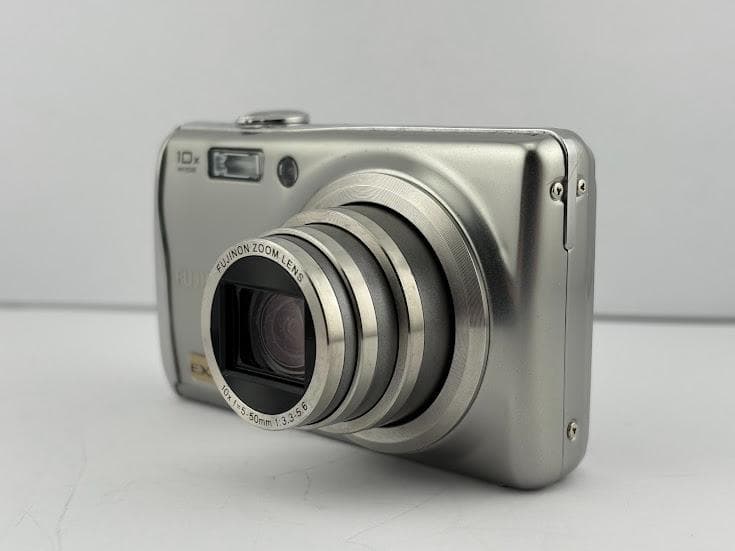 ★美品★ フジフィルム FinePix F70EXR ★バッテリー、充電器付★