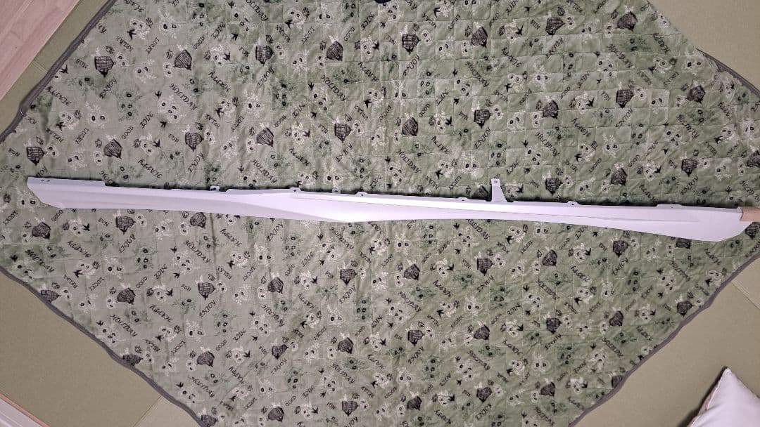 プリウス モデリスタエレガントアイススタイル 60系 右 サイドスカート 089