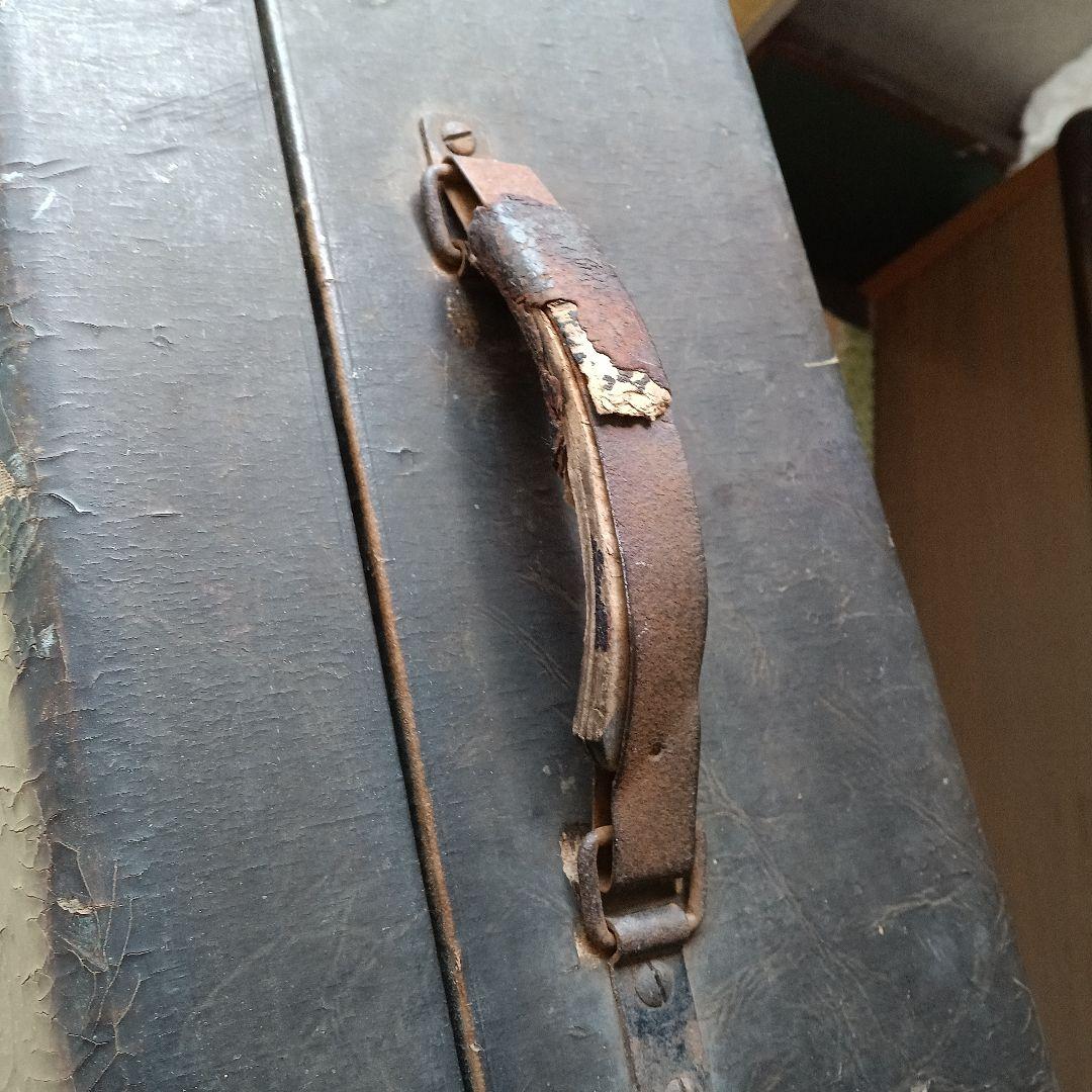 大分古いコロンビアの蓄音機です。