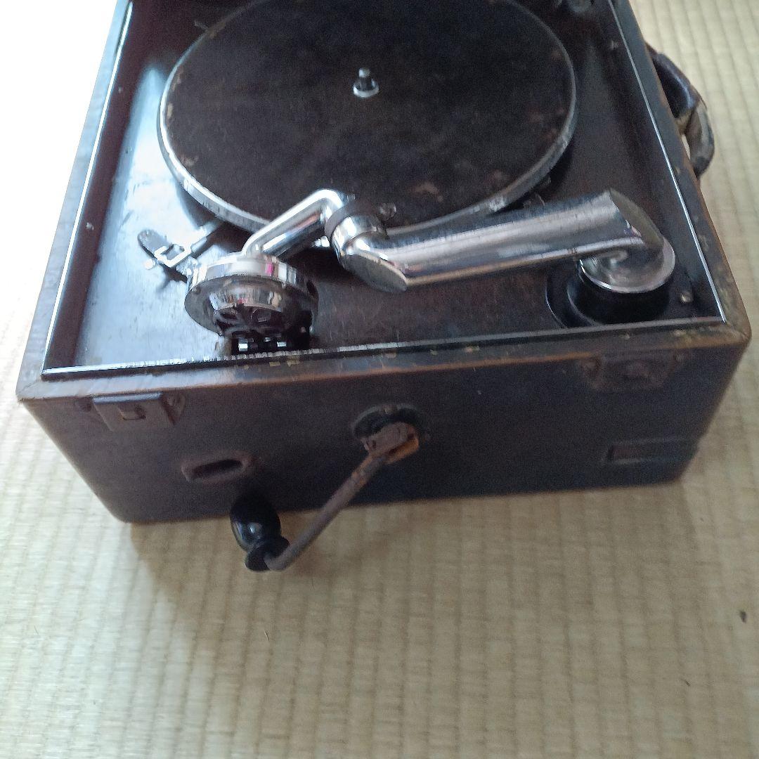 大分古いコロンビアの蓄音機です。