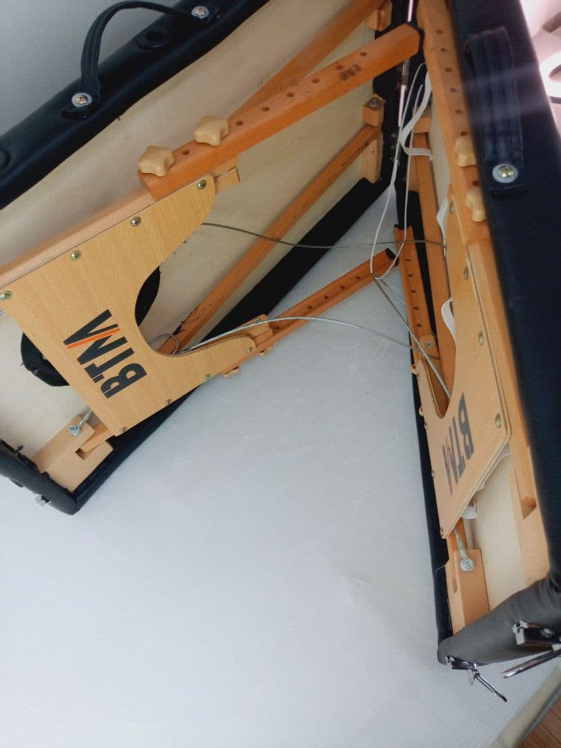 【訳あり】BTM マッサージベッド 有孔 折りたたみ サロン 施術　*AG3