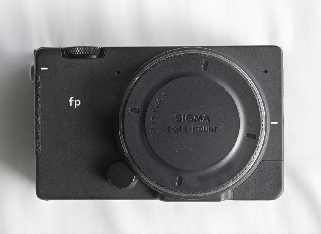 SIGMA fp ボディ＋純正バッテリー2個付き