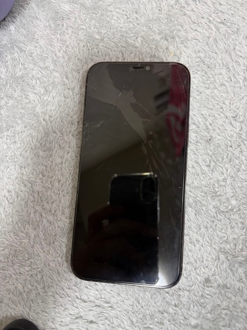 iPhone 12Pro maxスペースグレー ひび割れあり