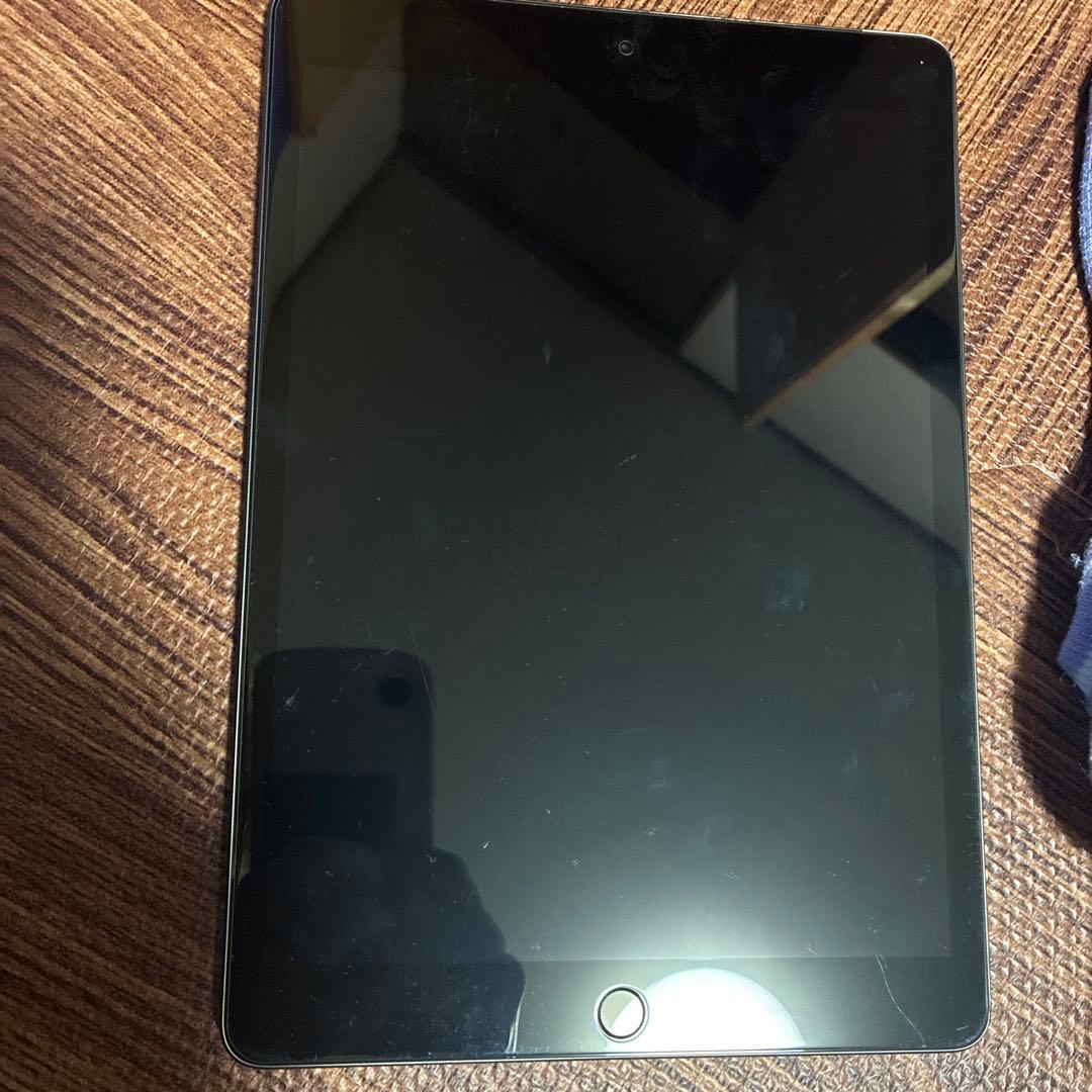 Apple iPad スペースグレー 本体　第七世代
