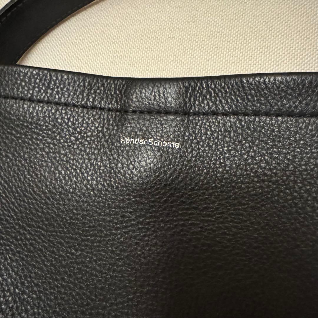 Hender Scheme ブラック レザー ショルダーバッグ