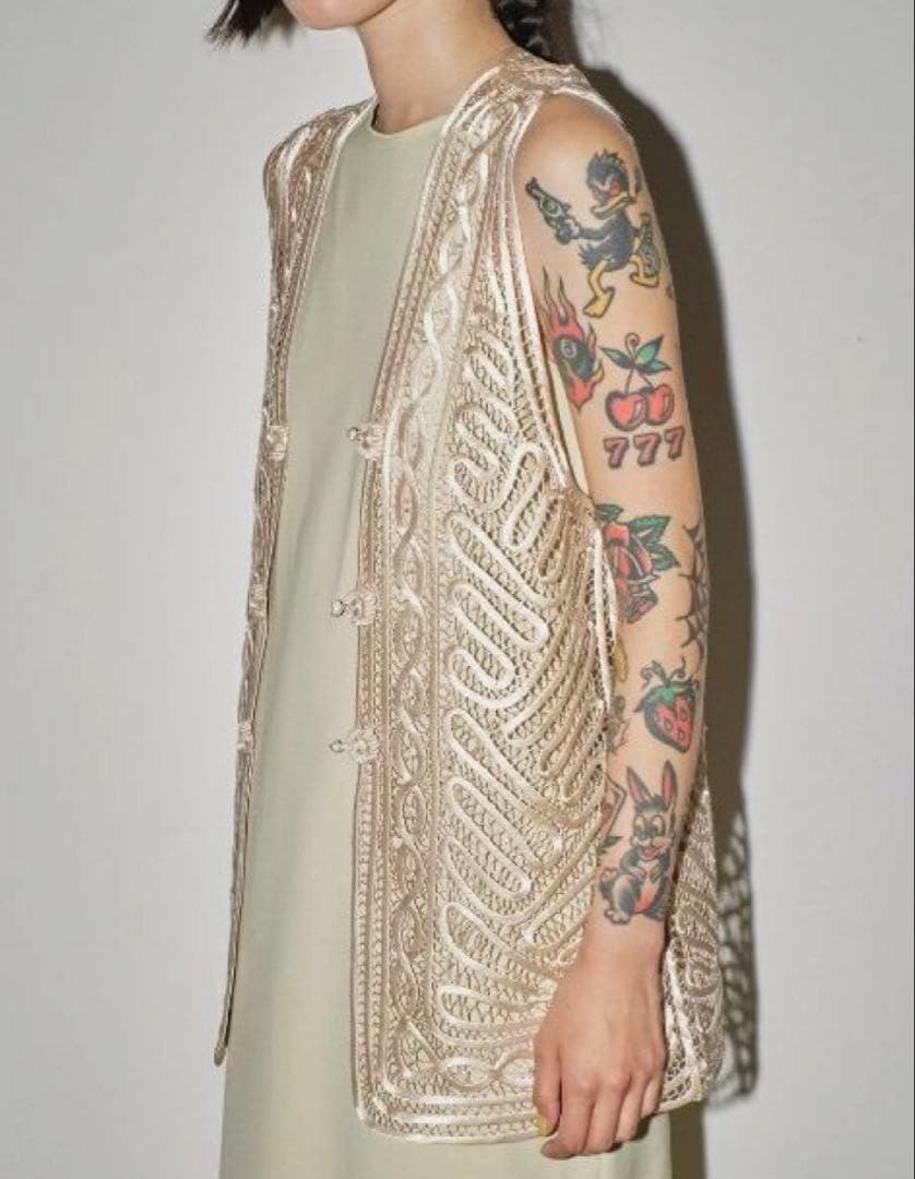 【タグ新品未使用】TODAYFUL Embroidery Middle Vest