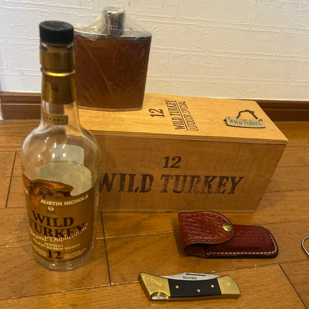 ワイルドターキーのグッズと空瓶